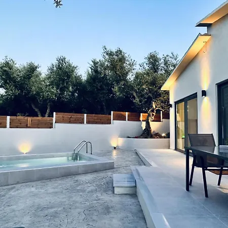 La Casa Di Bei-peaceful And Secluded Retreat With Private Pool- By Mana Gers Drakas