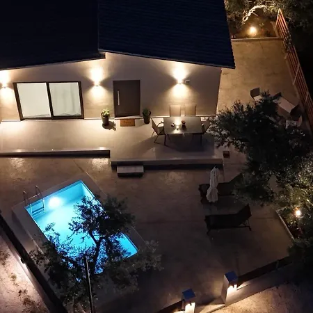 La Casa Di Bei-peaceful And Secluded Retreat With Private Pool- By Mana Gers 別荘 Drakas